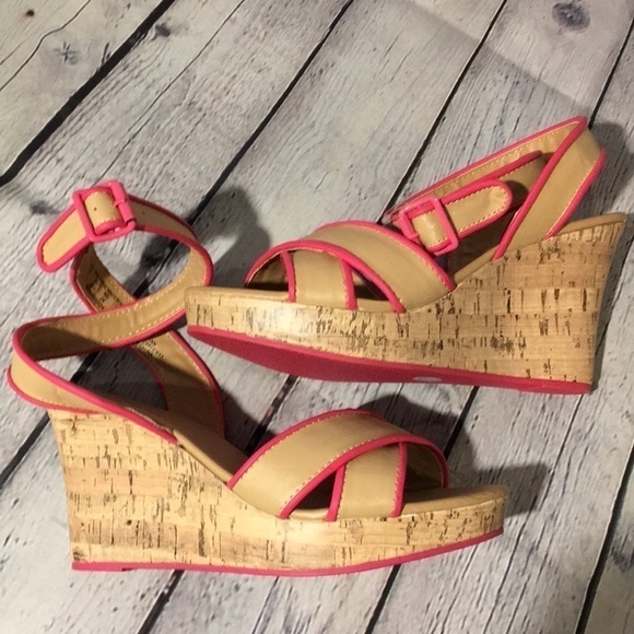 NWOT BONGO Tan and hot pink wedge sandals SZ 7 - Picture 1 of 8